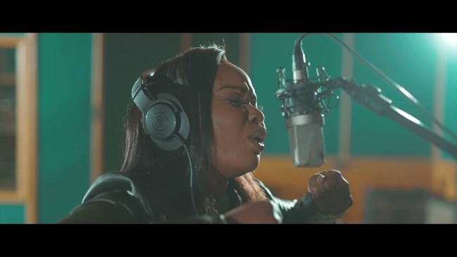 Jub Jub Ngi Thembe Wena ft. Xolly Mncwango & iComplete Video Download Safakaza